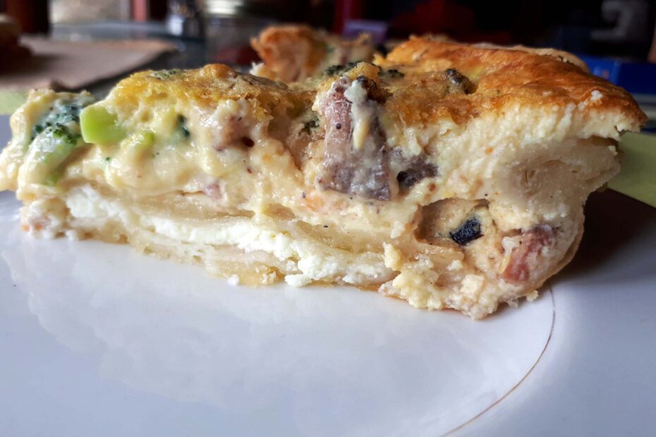 Quiche with pastizzi layer