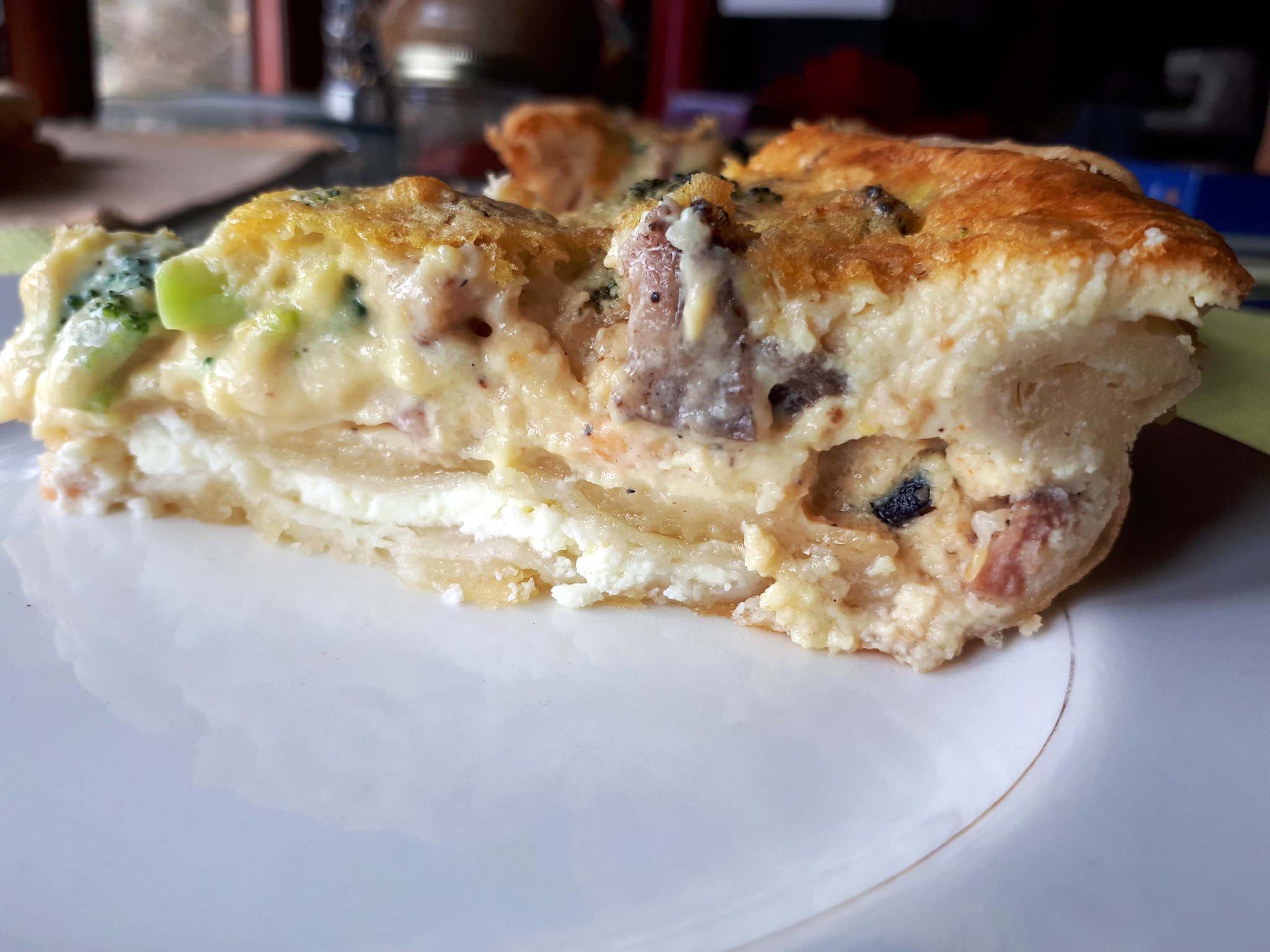 Quiche with pastizzi layer
