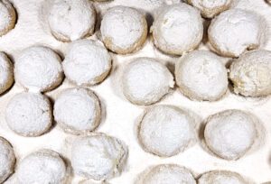 Kourambiedis - Almond cookies in iicing sugar